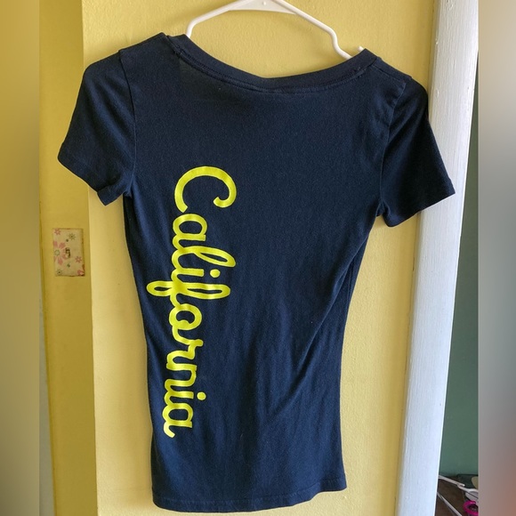 XS Hollister California V Neck T Shirt - Picture 3 of 3